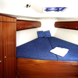 Hurst Point Yacht charter solent saloon