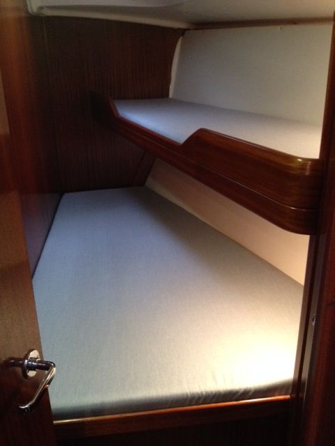 forward starboard cabin